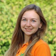 Mitarbeiterin Corinna Dilling lächelt in die Kamera