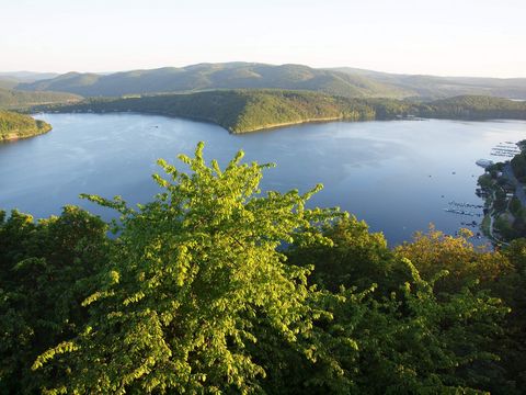 Blick auf den Edersee im Sommer