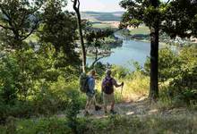 Wanderer auf dem Diemelsteig - eine wunderbare Aussicht ist garantiert! Dieles