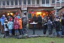 Weihnachtsmarkt am Obermarkt in der historischen Altstadt von Frankenberg