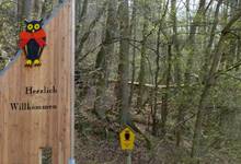 Am Eingang Nationalparktor begeben sich die Teilnehmer auf den Goldpfad (Foto Nationalpark Kellerwald-Edersee)