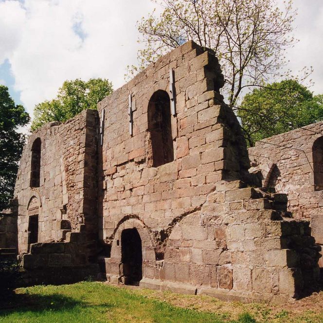 Die Kirchenruine in Alt-Rhoden
