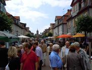 Buntes Treiben auf der Schlossstraße in Bad Arolsen am Barocksonntag