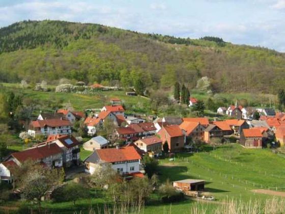 Der kleine Ort Bergfreiheit liegt ca. 12 km vom Stadtzentrum Bad Wildungens entfernt.