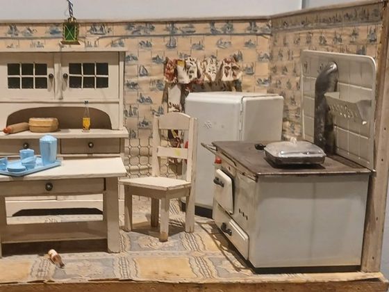 Zahlreiche Puppenstuben sind ausgestellt (Foto: Waldecker Spielzeugmuseum) 
