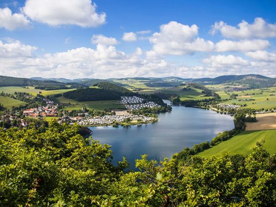 Blick auf den Diemelsee vom Aussichtspunkt St. Muffert aus (Foto: Naturpark Diemelsee, Sabrinity)