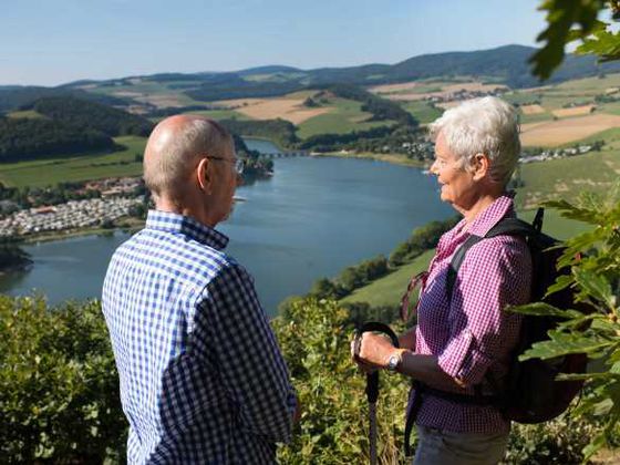 Wanderer am Diemelsee