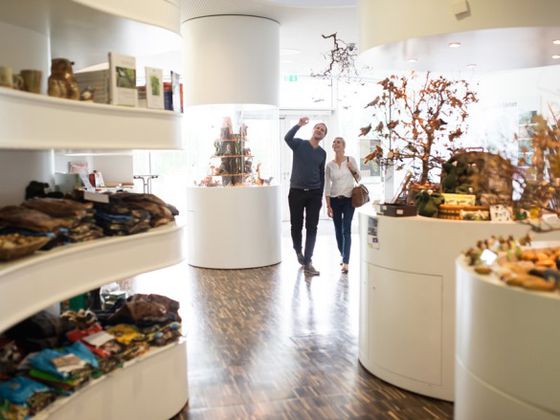 Im NationalparkShop findet jeder ein Andenken.