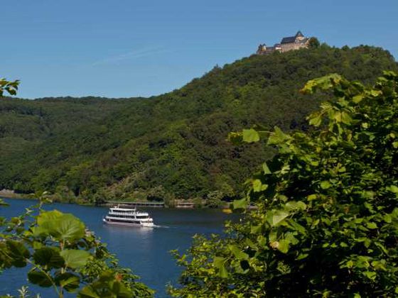 Personenschifffahrt Edersee und Schloss Waldeck (Foto: K. Jäger)