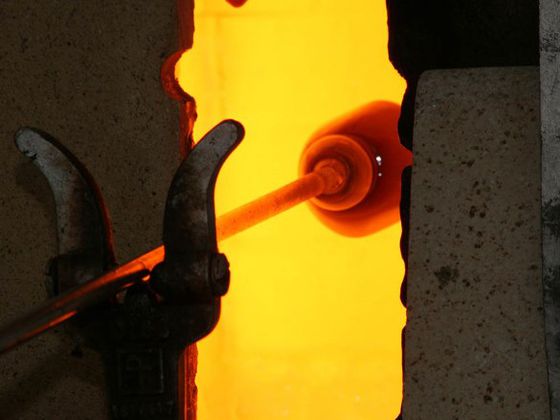 Glas in der Schmelze in der Glasmanufaktur Willingen