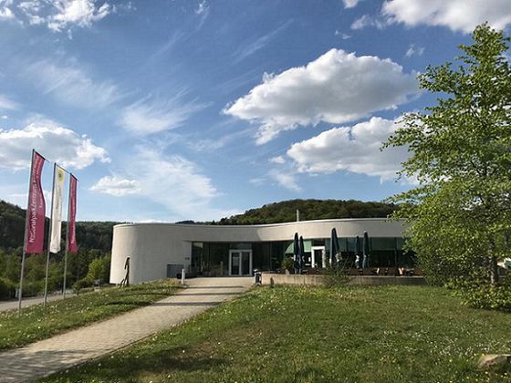 Der gemütliche Abend eignet sich hervorragend als Abschluss eines Besuchs der multimedialen Ausstellung im NationalparkZentrum Kellerwald (Foto: Nationalpark Kellerwald-Edersee)
