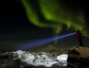 Fotograf Sven Nieder berichtet am 9. Oktober in einem spannenden Vortrag mit faszinierenden Bildern über das internationale Kunstprojekt Stella Polaris Ulloriarsuaq sowie seine eigene Erfahrungen in Grönland und den Auswirkungen des Klimawandels (Bildauto