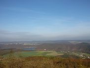 Toller Ausblick: Vom Hochspeicherbecken am Peterskopf reicht der Blick bis weit in die Ferne (Foto: Nationalpark Kellerwald-Edersee)