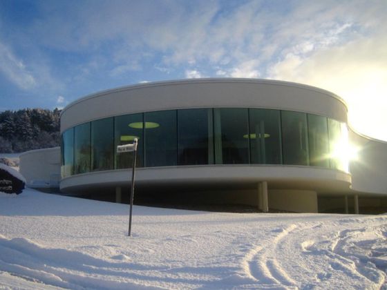 Die Außenansicht des NationalparkZentrums Kellerwald im Winter (Foto: Nationalpark Kellerwald-Edersee)