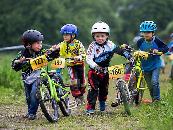 Auch die Kleinsten schnuppern bei BIKE Festival erste Rennerfahrung und fühlen sich wie die Großen (Foto: Henning Anderer)