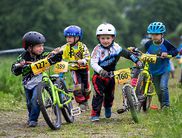 Auch die Kleinsten schnuppern bei BIKE Festival erste Rennerfahrung und fühlen sich wie die Großen (Foto: Henning Anderer)